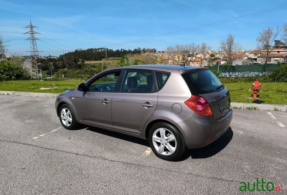 2009' Kia Ceed 1.4 Cvvt Ex Isg photo #2