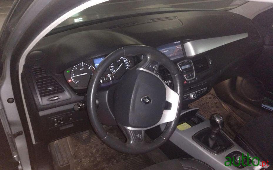 2008' Renault Laguna Break photo #2