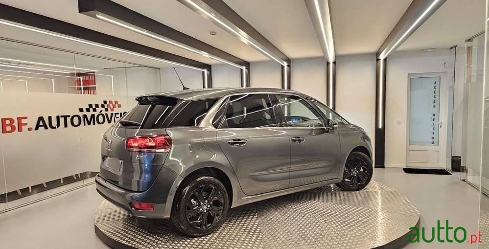 2014' Citroen C4 Picasso photo #4