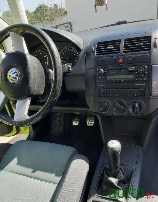 2004' Volkswagen Polo Fun photo #3