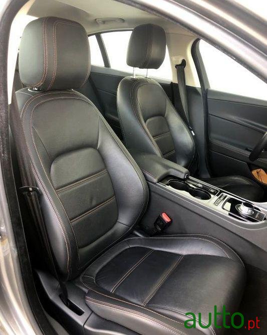 2016' Jaguar Xe photo #1