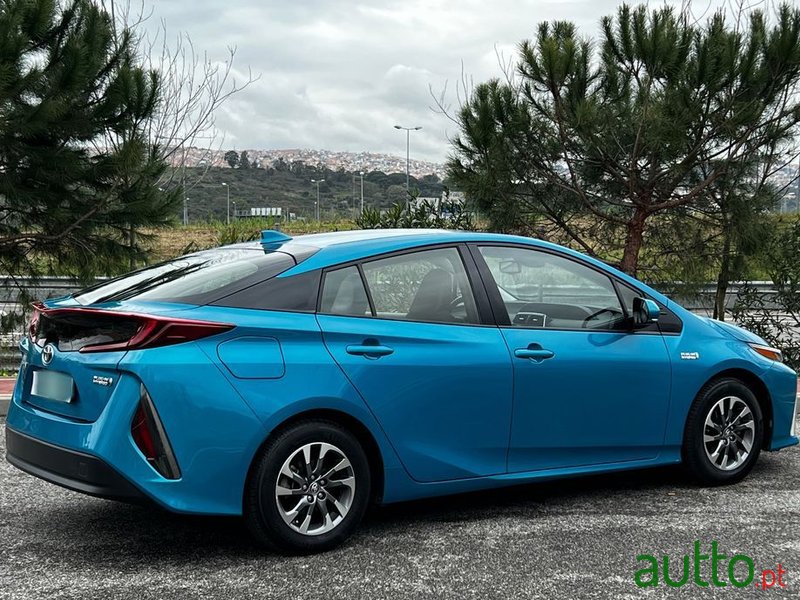2017' Toyota Prius photo #5