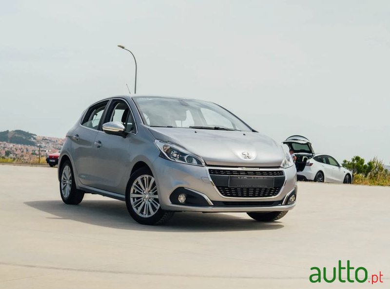 2019' Peugeot 208 1.5 Bluehdi Allure photo #2