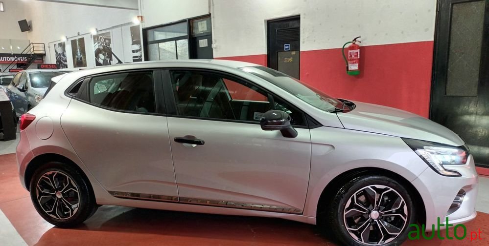 2020' Renault Clio 1.5 Blue Dci Intens photo #3