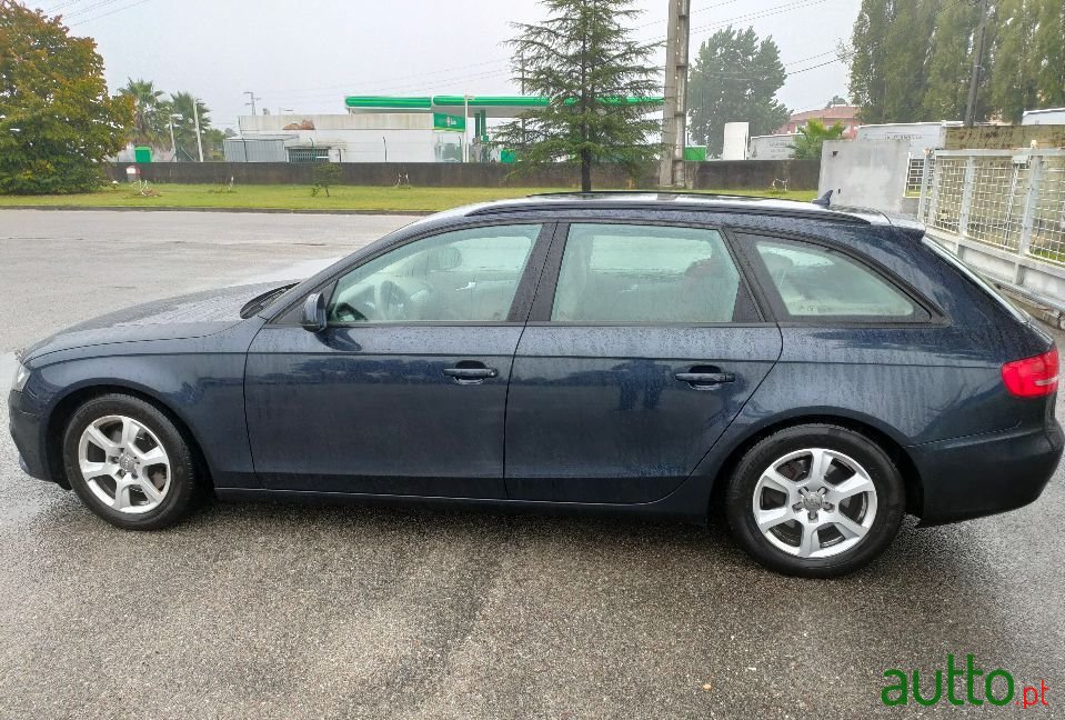 2012' Audi A4 Avant photo #3