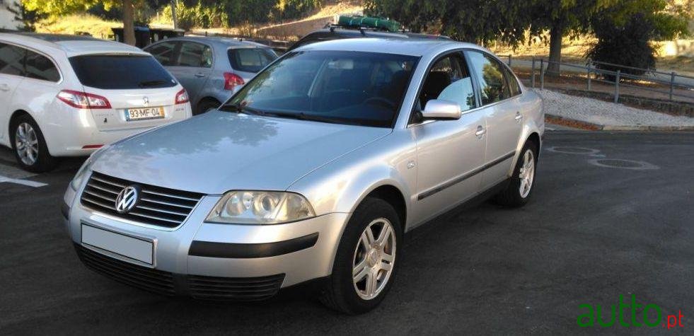 2002' Volkswagen Passat photo #1