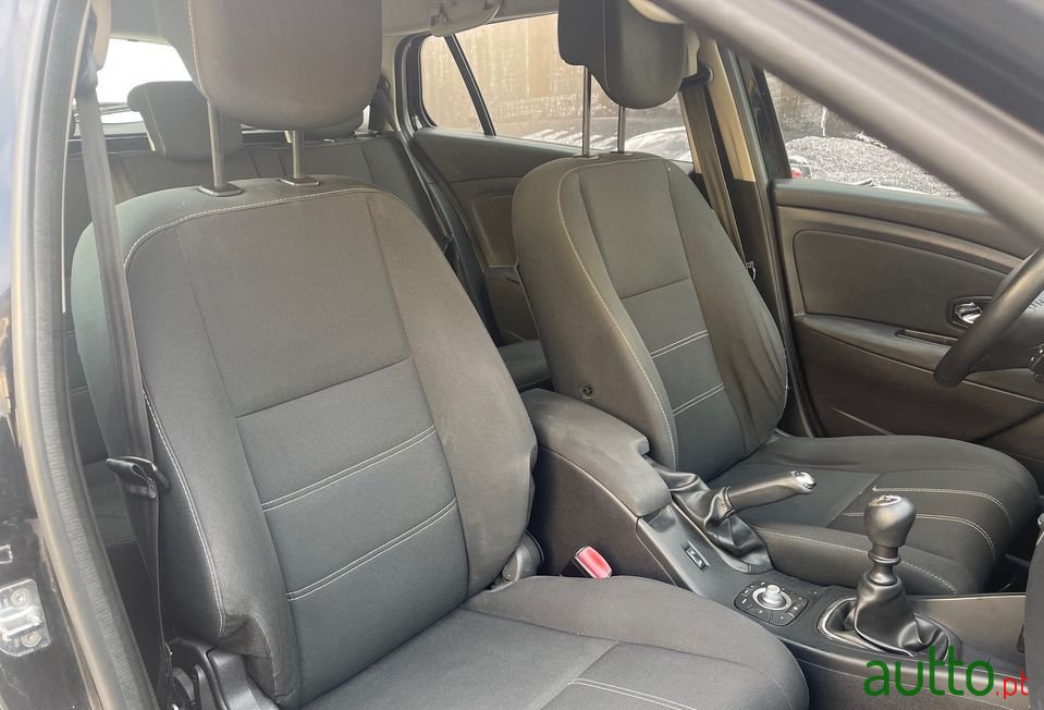 2014' Renault Megane Sport Tourer photo #2