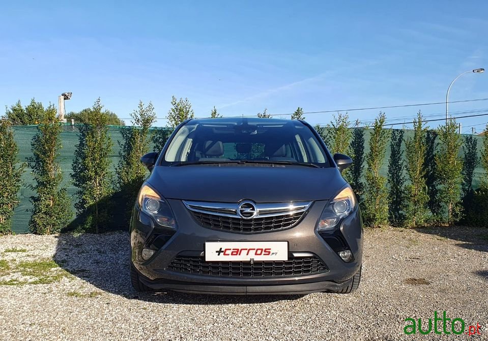 2012' Opel Zafira photo #2