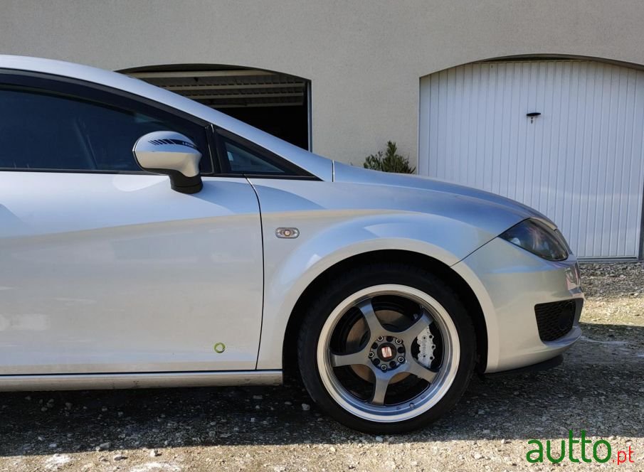 2012' SEAT Leon photo #2