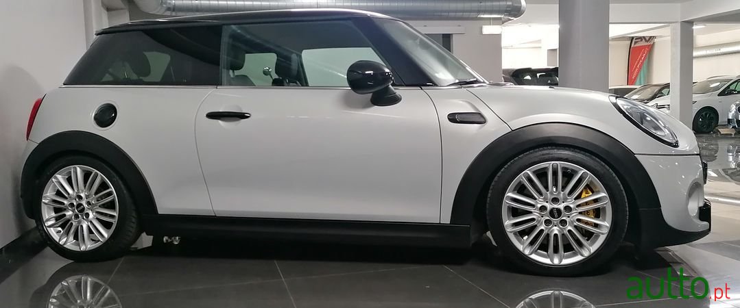 2014' MINI Cooper photo #4