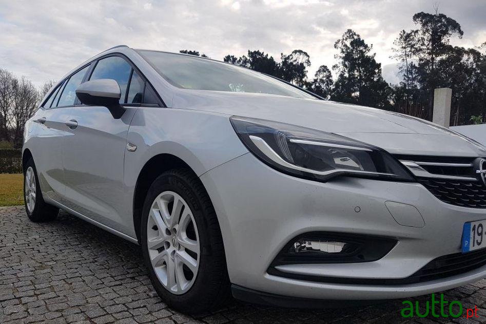 2017' Opel Astra Sports Tourer photo #2