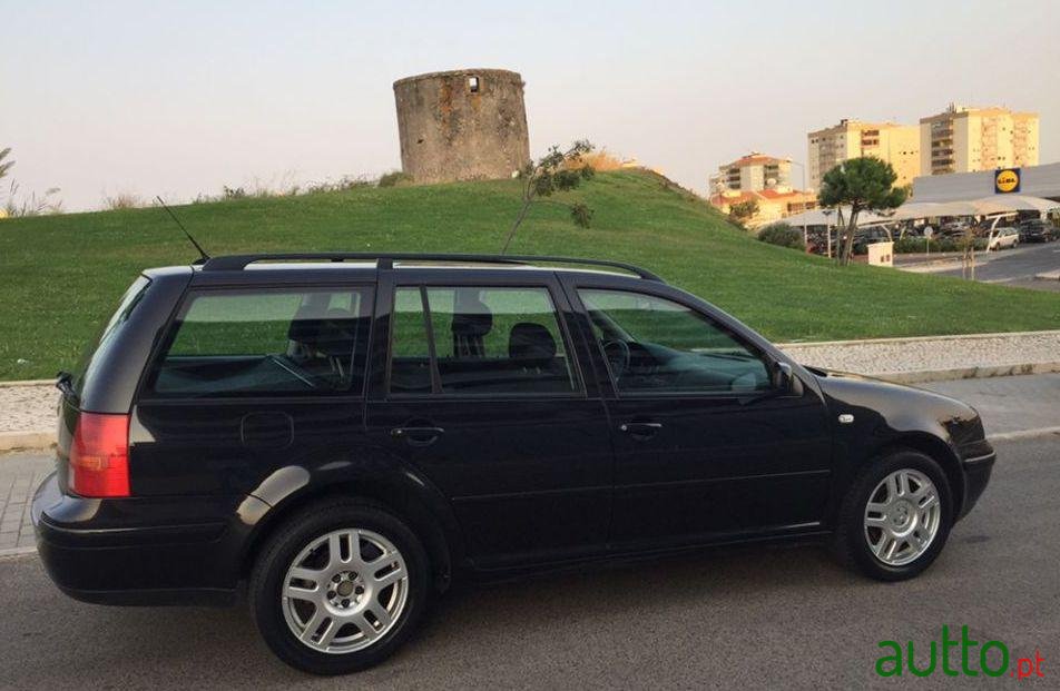 2002' Volkswagen Golf Variant photo #2