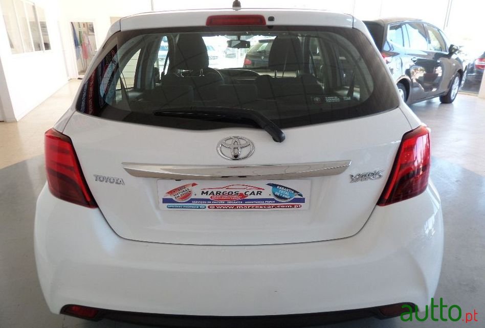 2017' Toyota Yaris photo #3