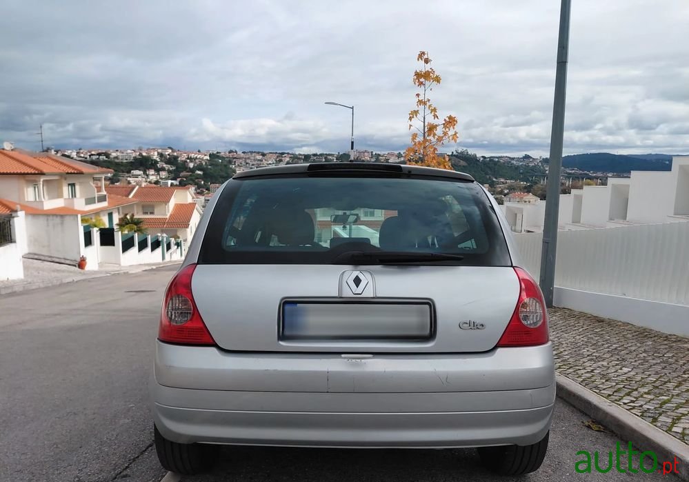 2005' Renault Clio photo #4