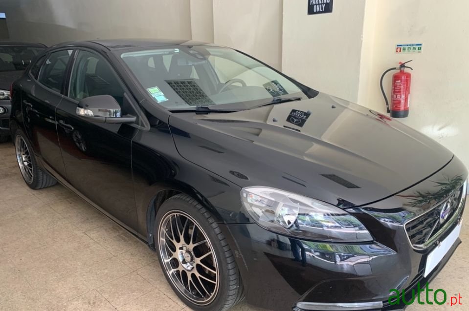 2015' Volvo V40 photo #3