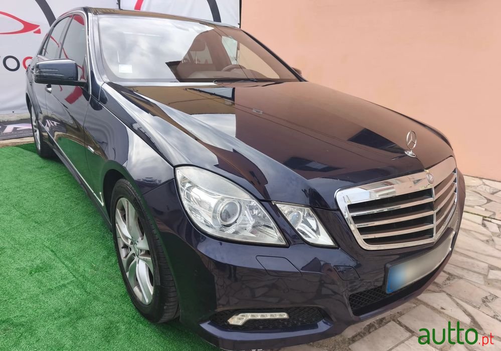 2010' Mercedes-Benz Classe E photo #1