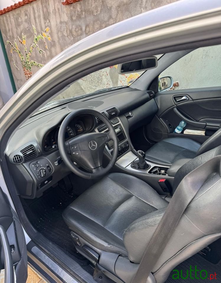 2002' Mercedes-Benz 220 photo #1