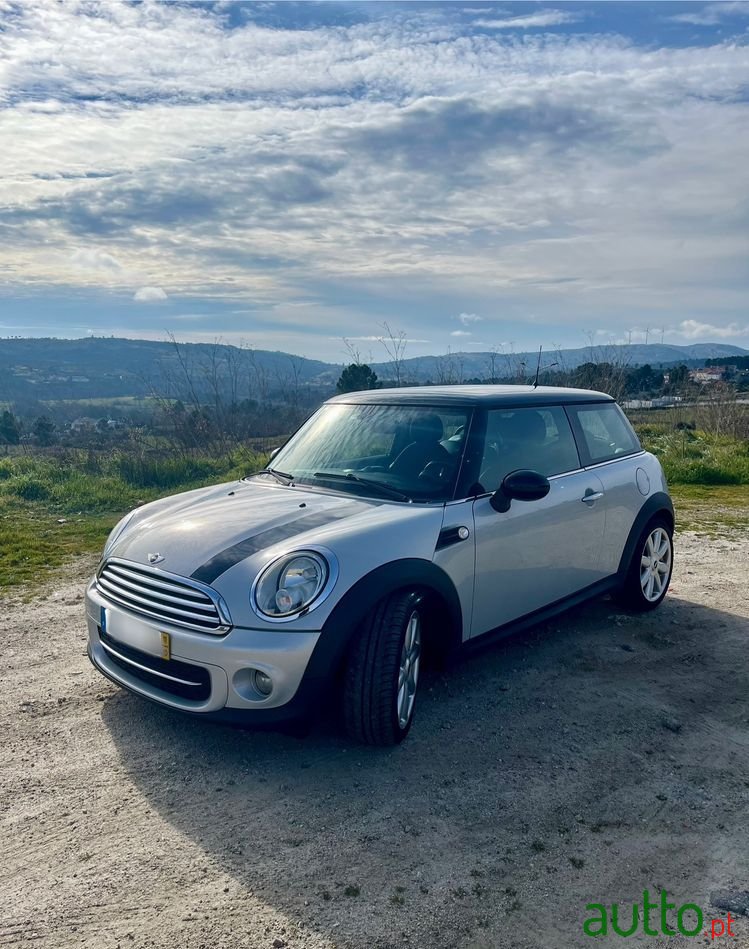 2010' MINI Cooper D photo #1