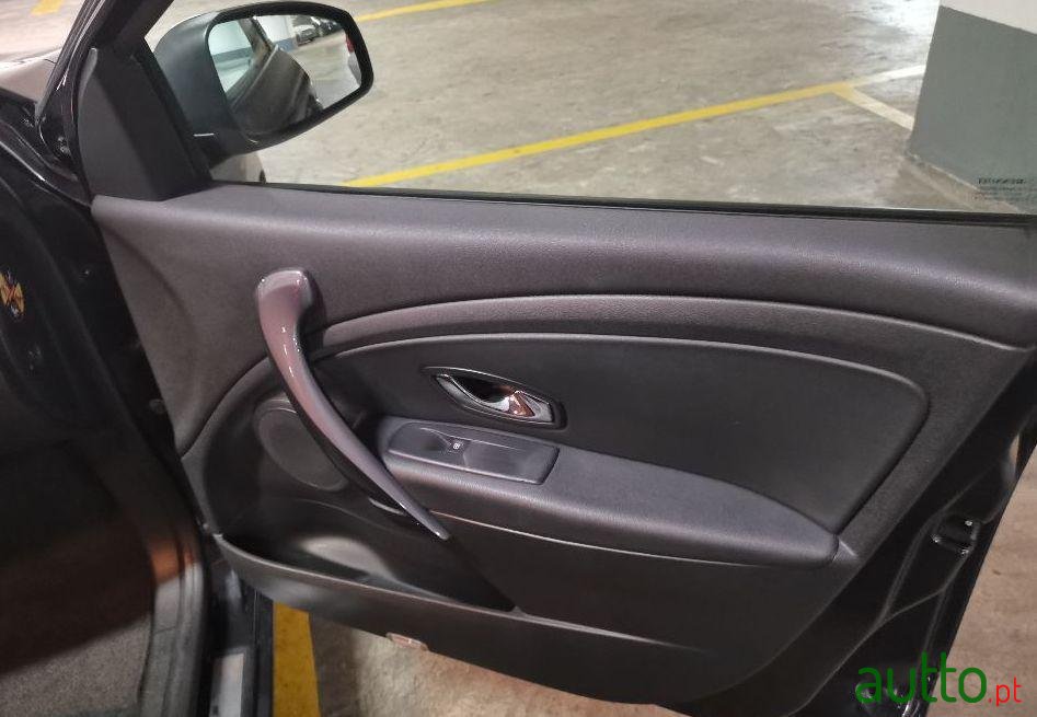 2014' Renault Megane Sport Tourer photo #1