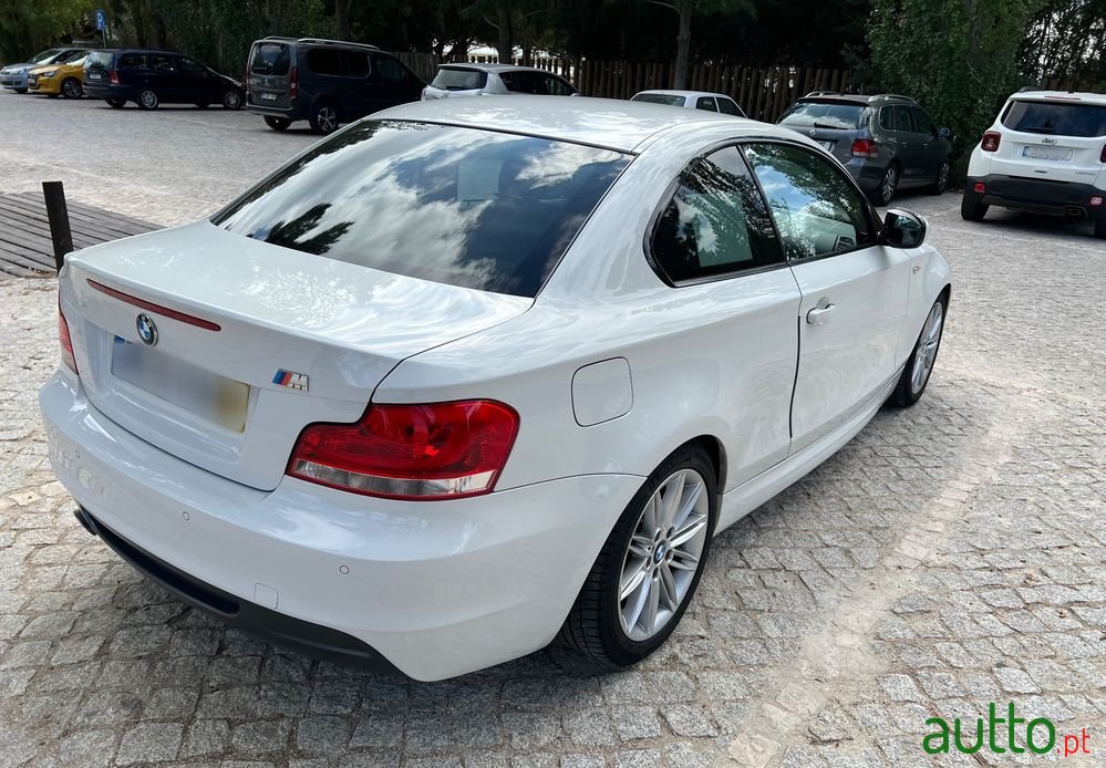 2011' BMW Série 1 D Coupe photo #5