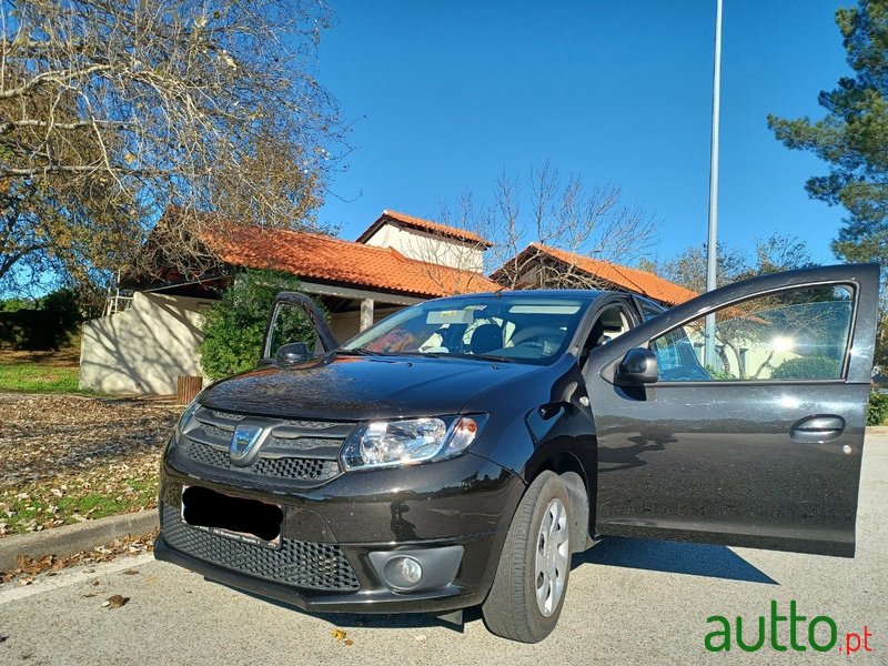 2014' Dacia Sandero photo #2