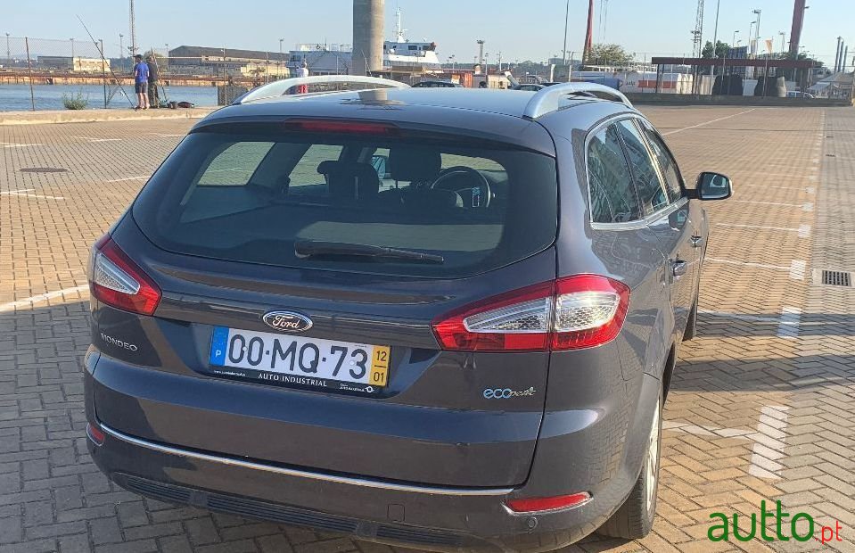 2012' Ford Mondeo Sw photo #2