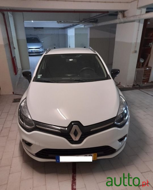 2018' Renault Clio Sport Tourer photo #2