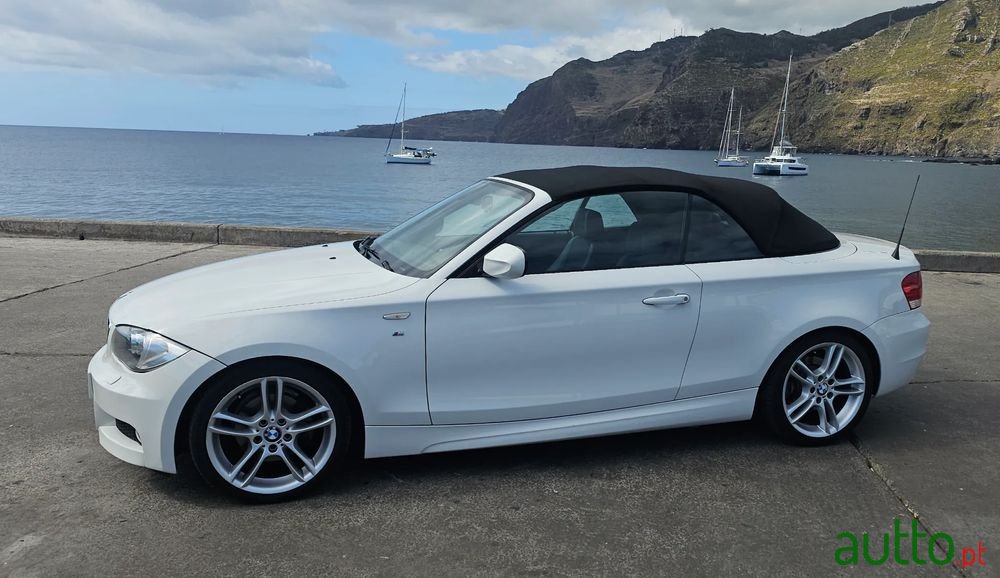 2011' BMW Série 1 D Cabrio photo #3