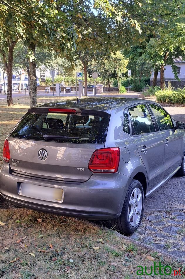 2014' Volkswagen Polo photo #6