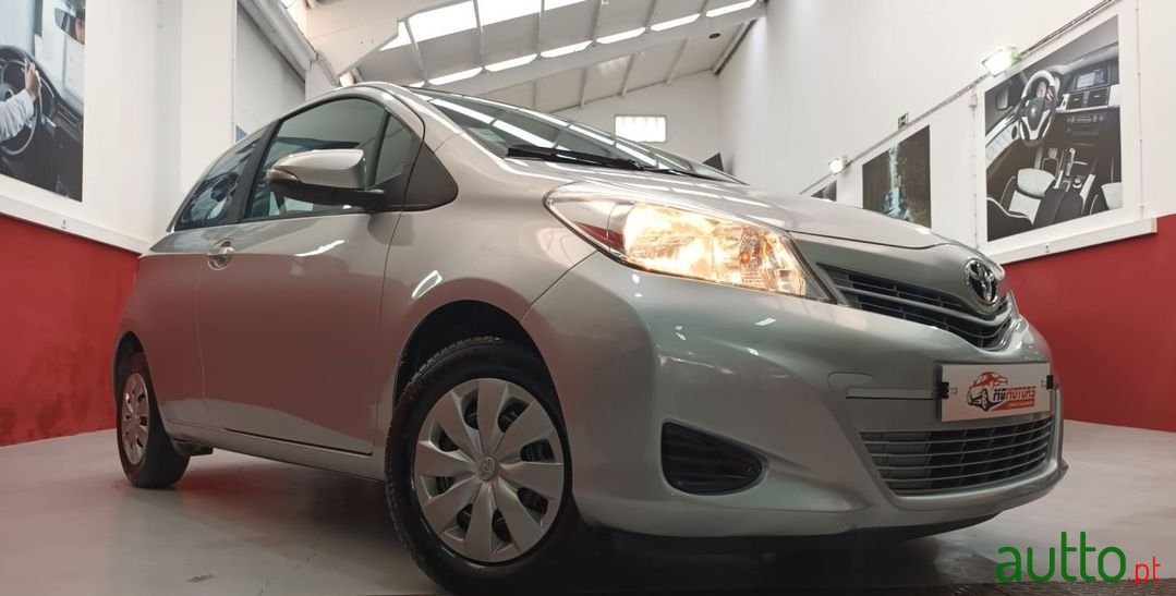 2013' Toyota Yaris photo #2