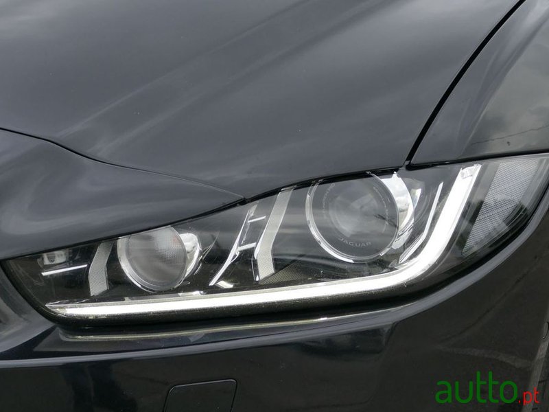 2017' Jaguar XE photo #6