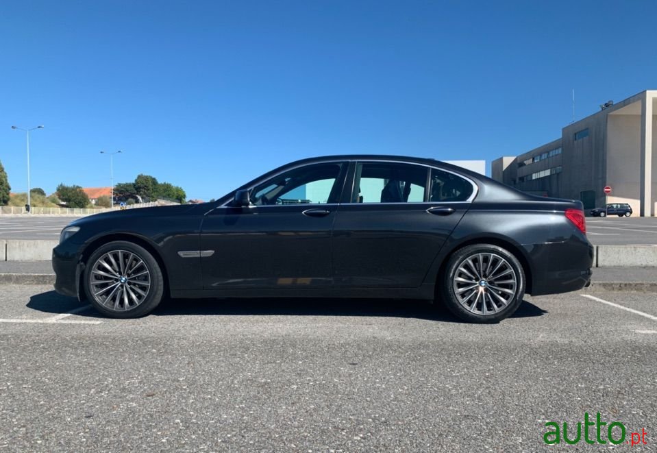 2008' BMW 730 photo #1