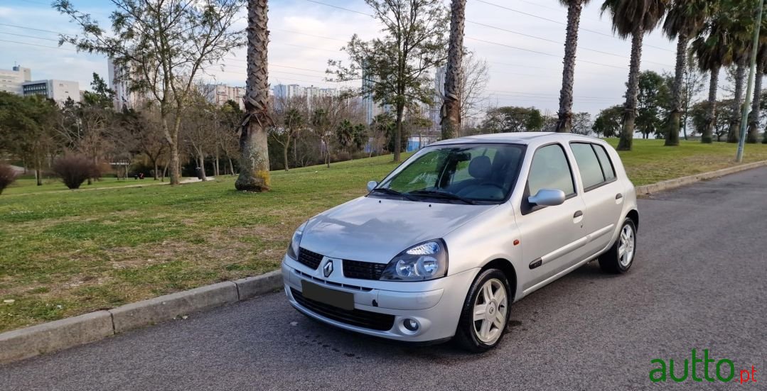 2005' Renault Clio photo #1