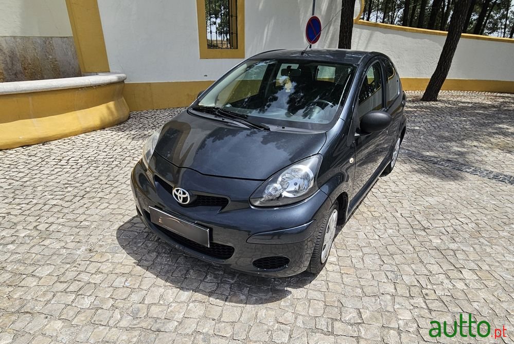 2010' Toyota Aygo 1.0 + Ac photo #2