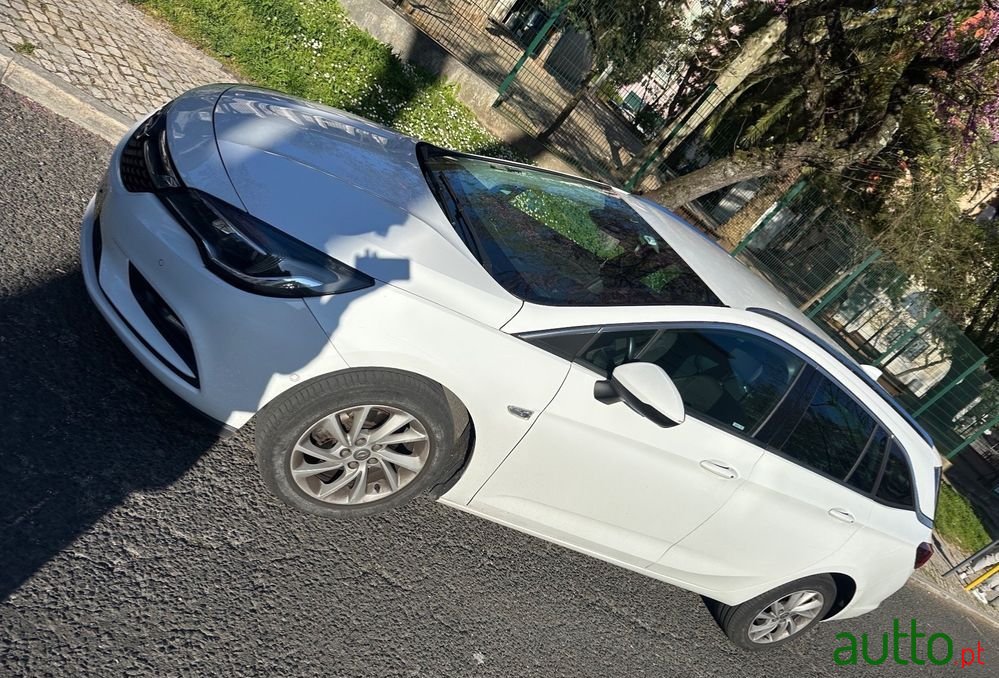 2017' Opel Astra Sports Tourer photo #2