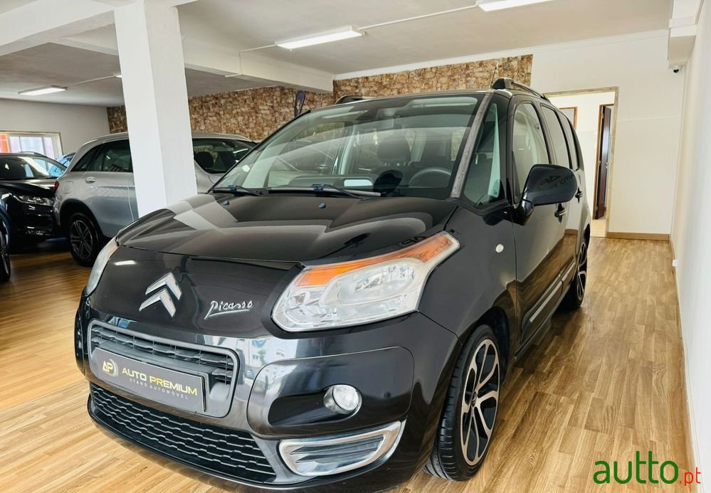 2010' Citroen C3 Picasso photo #2