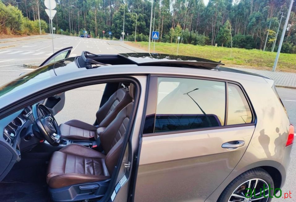 2016' Volkswagen Golf photo #5