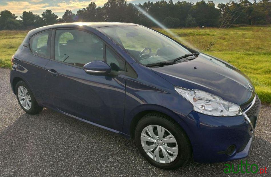 2014' Peugeot 208 1.0 Vti photo #4