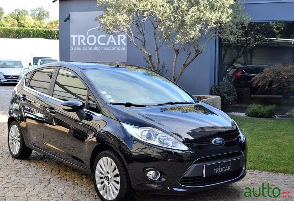 2010' Ford Fiesta photo #1