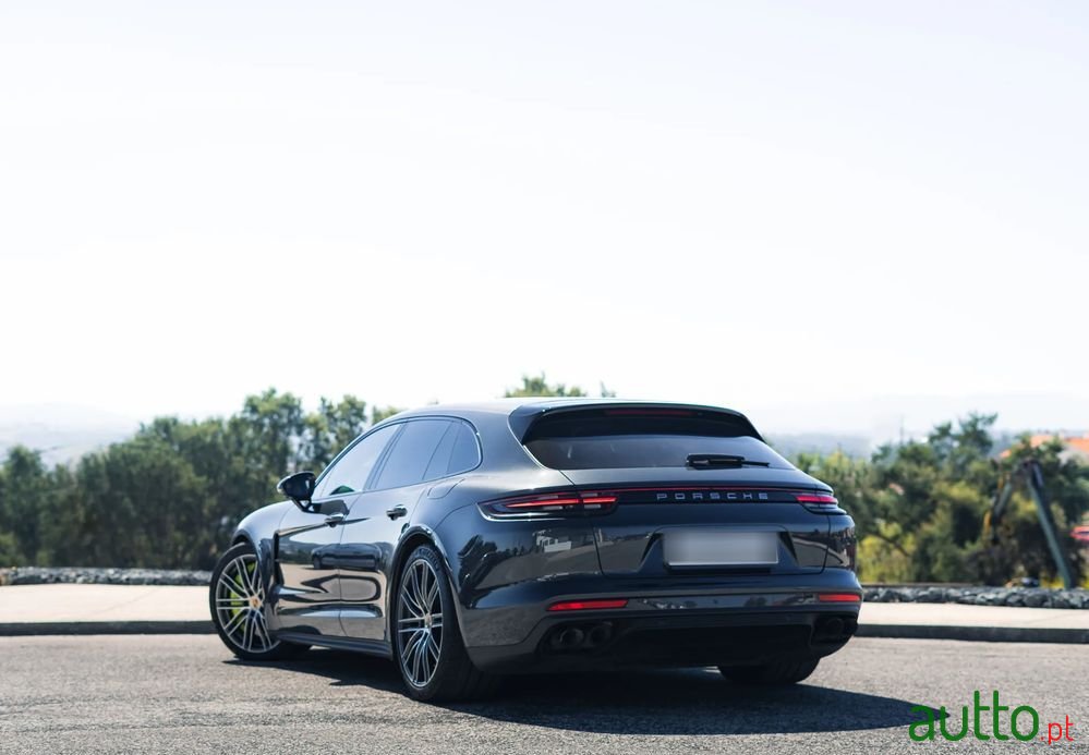 2020' Porsche Panamera Sport Turismo photo #4