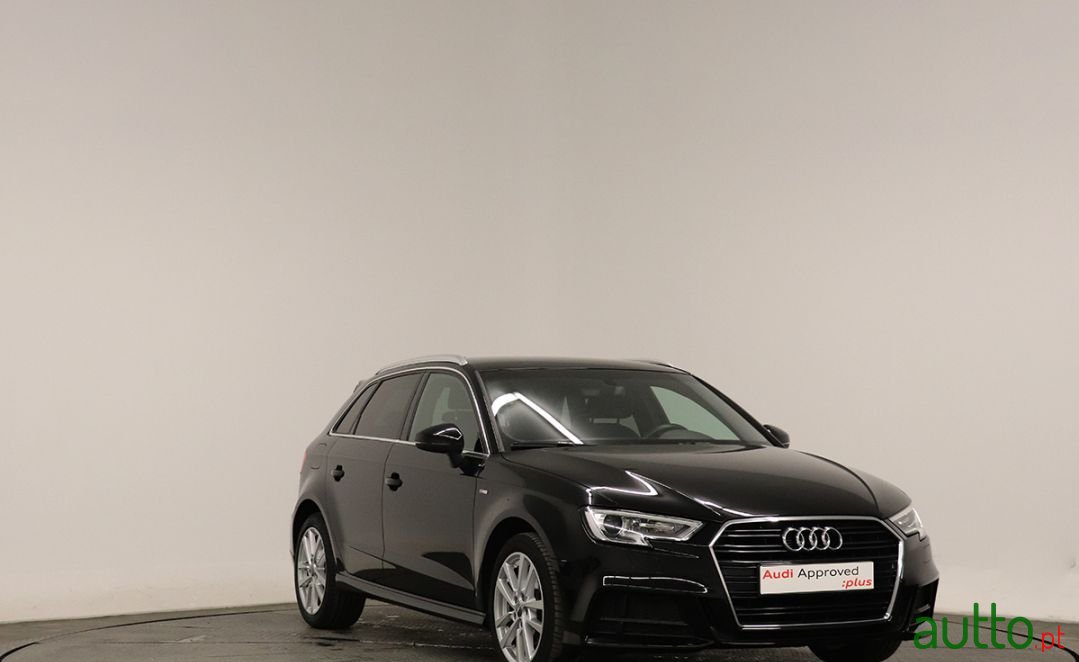 2019' Audi A3 Sportback photo #1