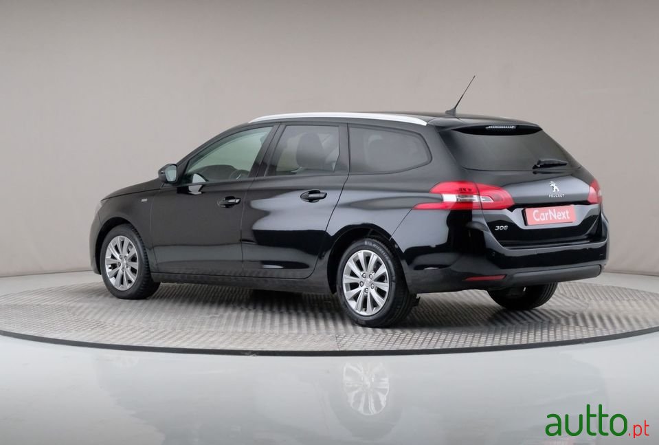 2017' Peugeot 308 Sw photo #2
