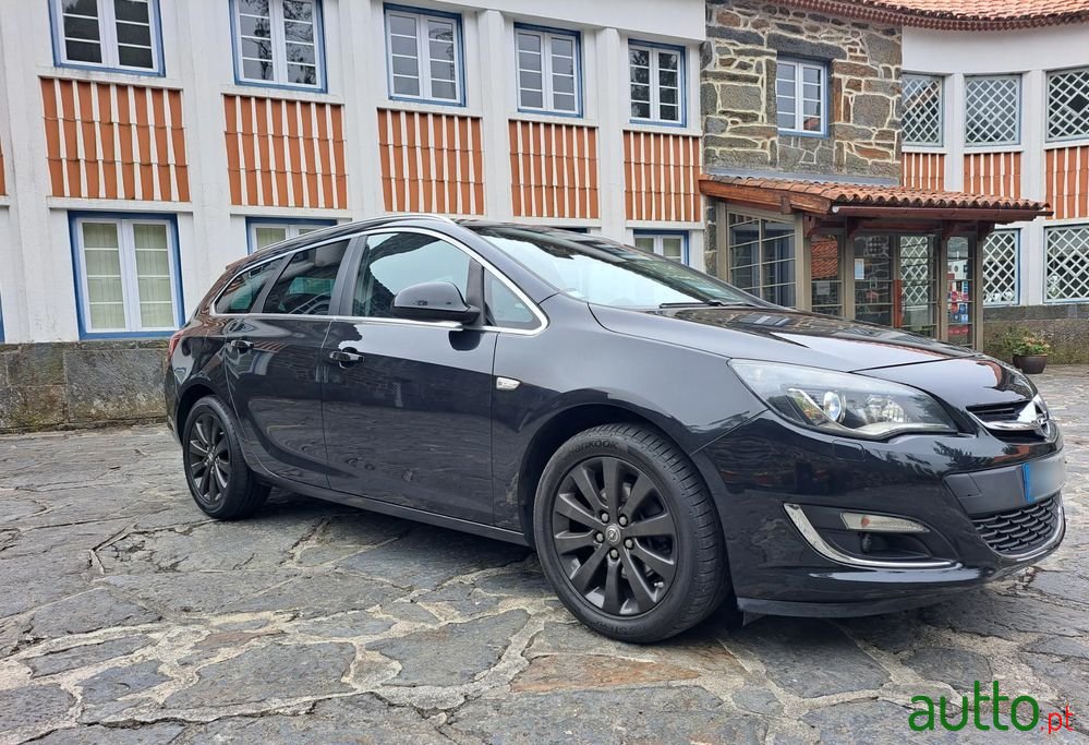 2015' Opel Astra Sports Tourer photo #2