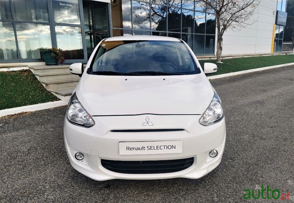 2015' Mitsubishi Space Star photo #2