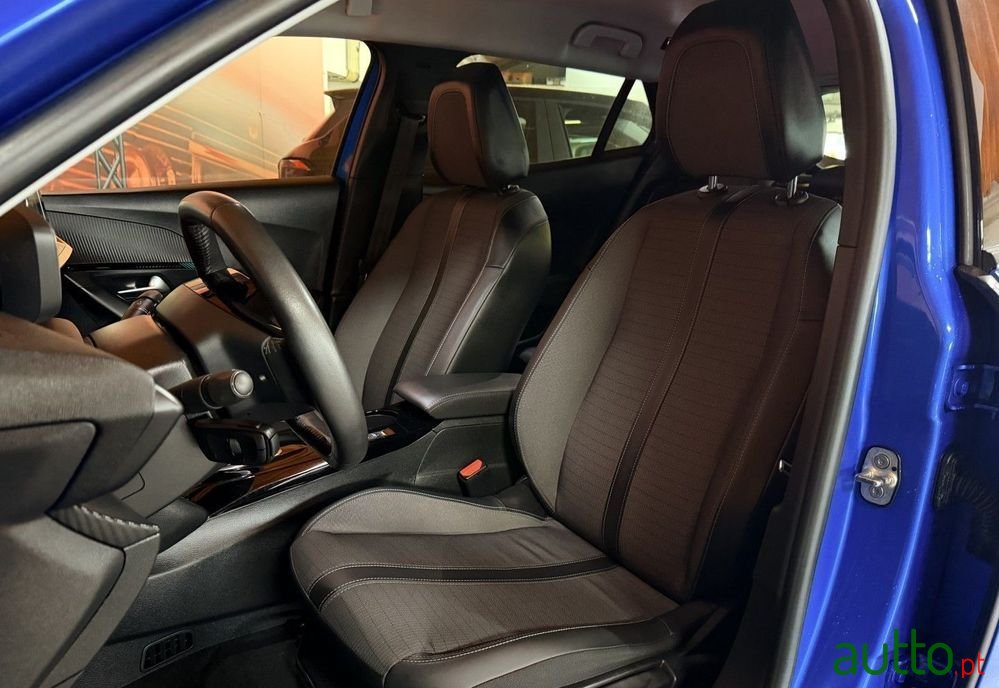 2021' Peugeot e-2008 photo #6