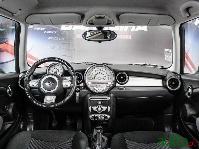 2009' MINI Cooper D photo #3