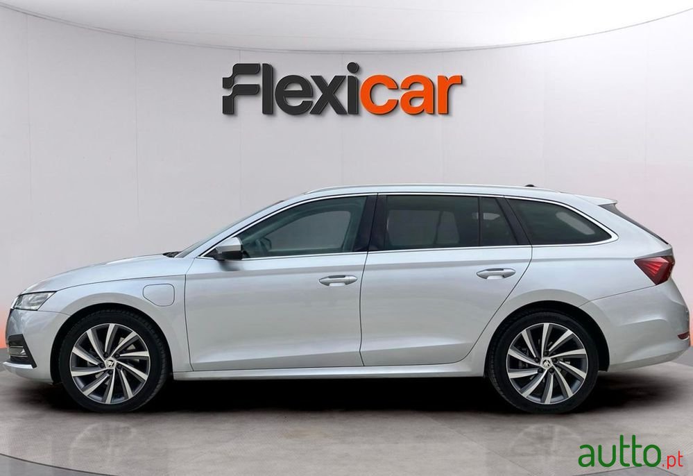 2022' Skoda Octavia Break photo #6