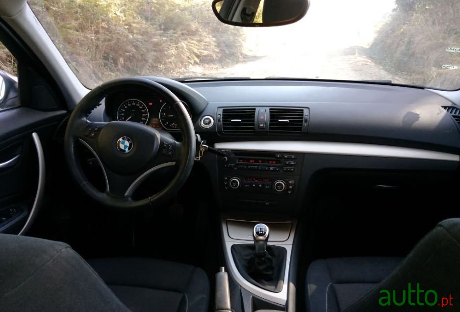 2009' BMW 118 Ver-D photo #1