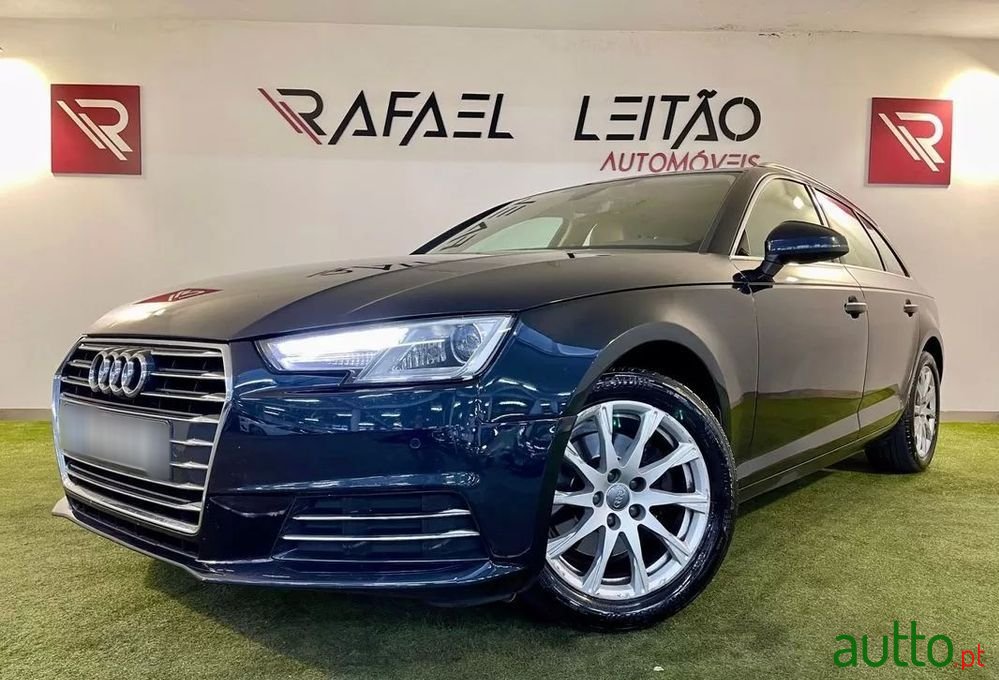 2017' Audi A4 Avant photo #1
