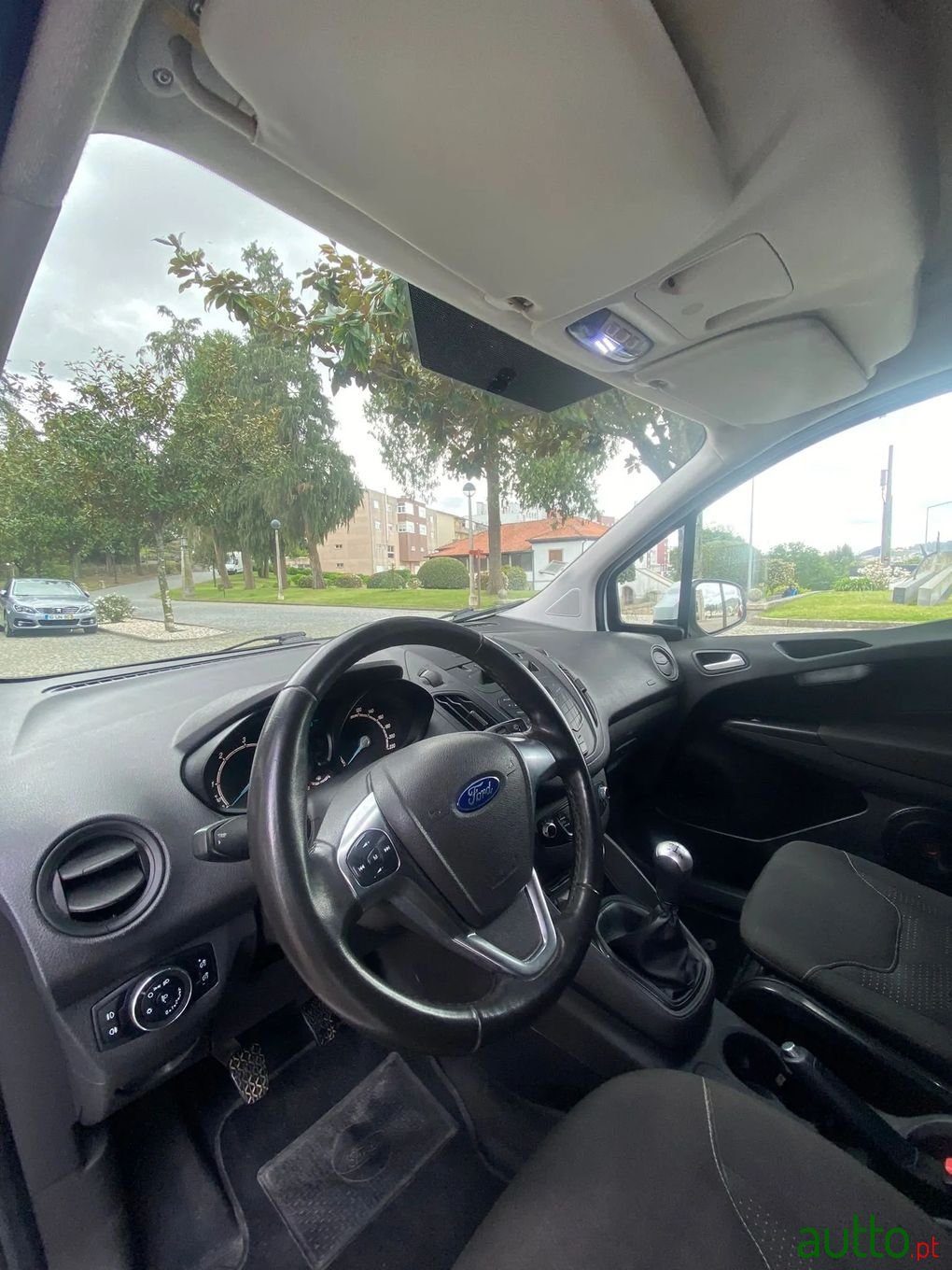 2017' Ford Courier photo #6